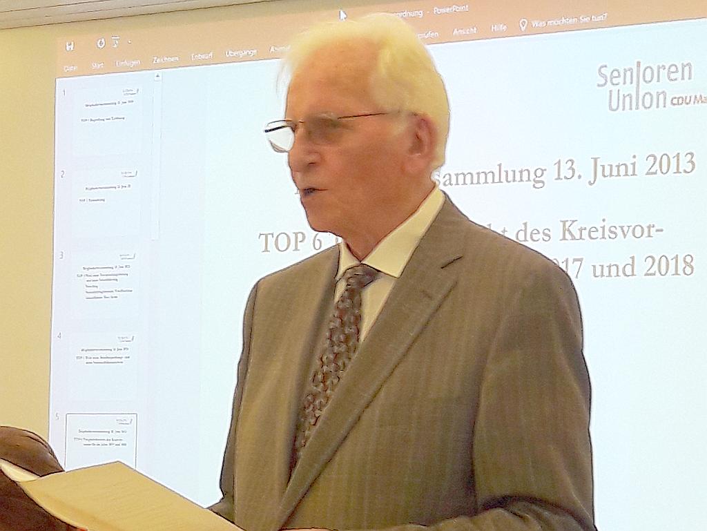 Gerhard Hübel bei seinem Rechenschaftsbericht.