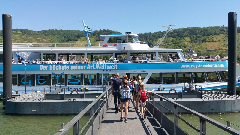 Rheinschiff zum Geysir